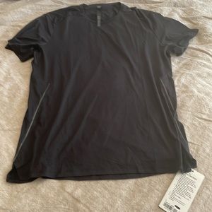 Lululemon new with tags Men’s Black size L Fast and Free Short Sleeve
